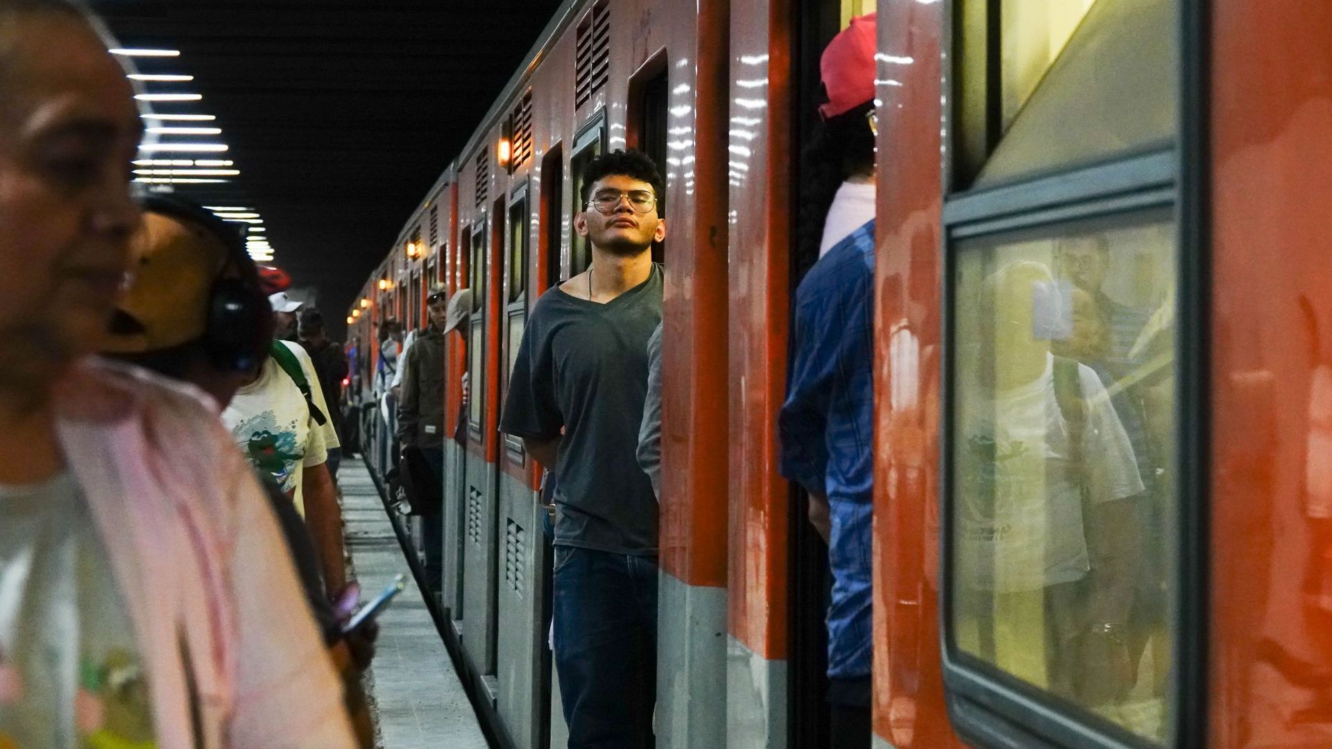 Se restablecen las corridas de trenes en toda la Línea 2. Foto: Cuartoscuro